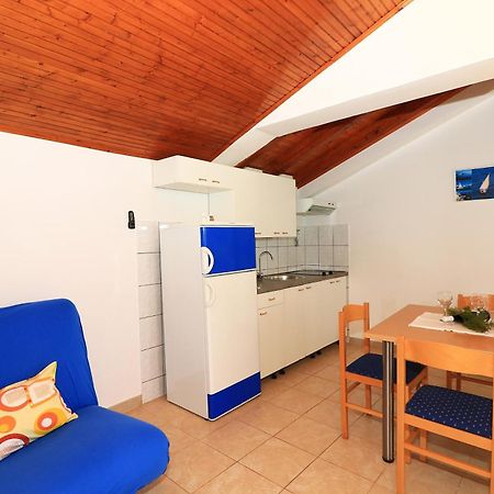 Apartments With A Parking Space Jezera, Murter - 5079 部屋 写真